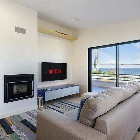 Whome Bachelor Pad In The Sky, Great For Digital Nomads & Remote Workers Apartment