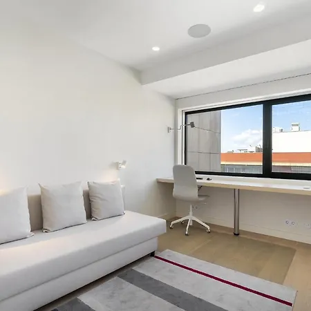 Whome Bachelor Pad In The Sky, Great For Digital Nomads & Remote Workers Apartment