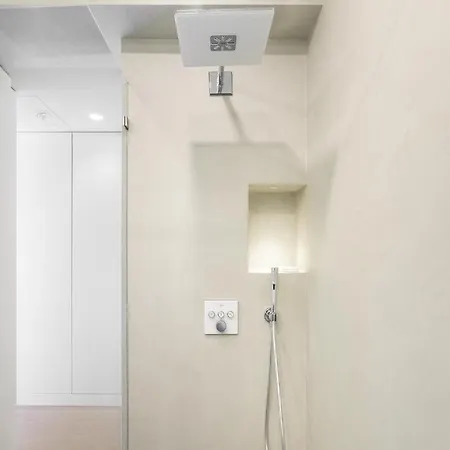 Apartment Whome Bachelor Pad In The Sky, Great For Digital Nomads & Remote Workers