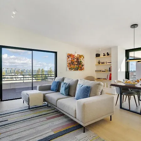Apartment Whome Bachelor Pad In The Sky, Great For Digital Nomads & Remote Workers Lisbon