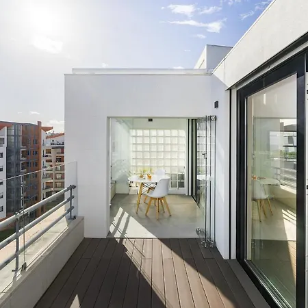 Whome Bachelor Pad In The Sky, Great For Digital Nomads & Remote Workers Apartment Lisbon