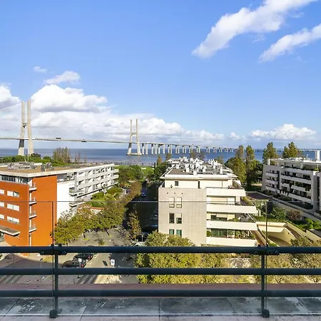 Whome Bachelor Pad In The Sky, Great For Digital Nomads & Remote Workers Apartment